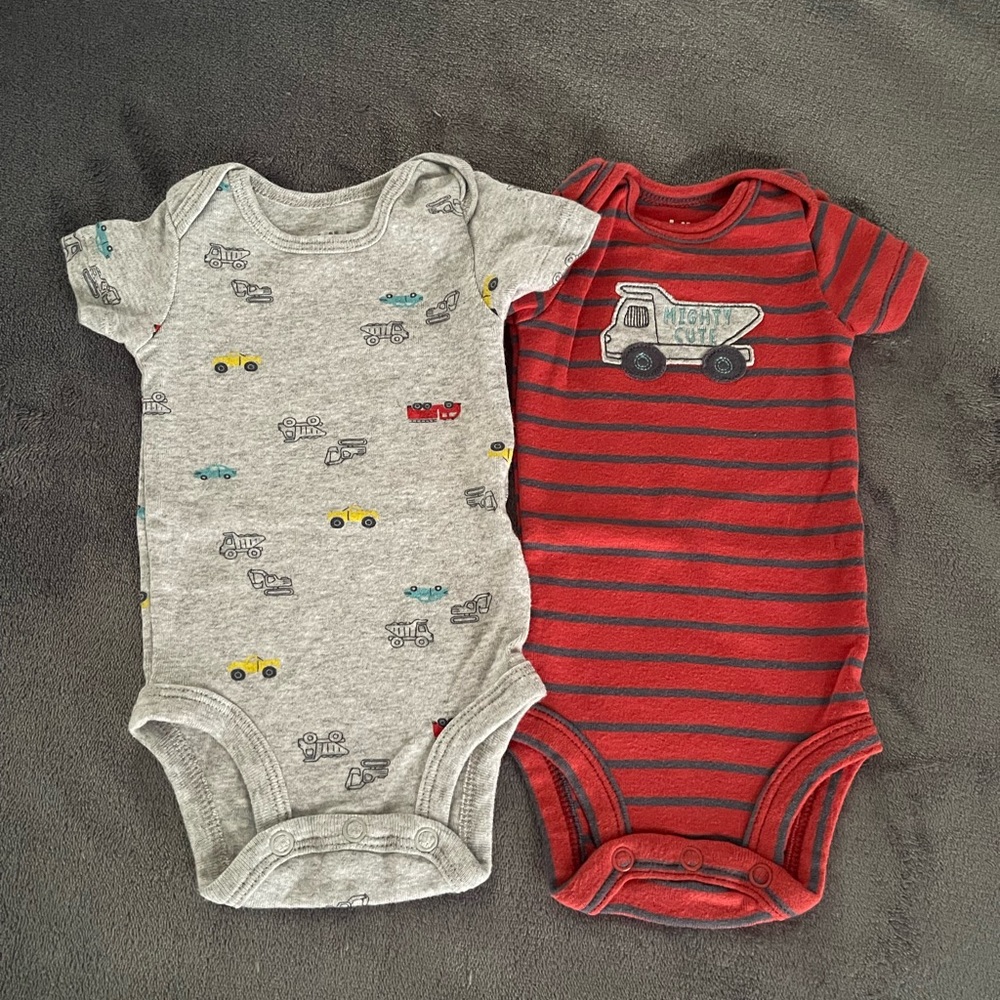 NEW • Carter’s Shortsleeved Bodysuit • Newborn • Bundle
